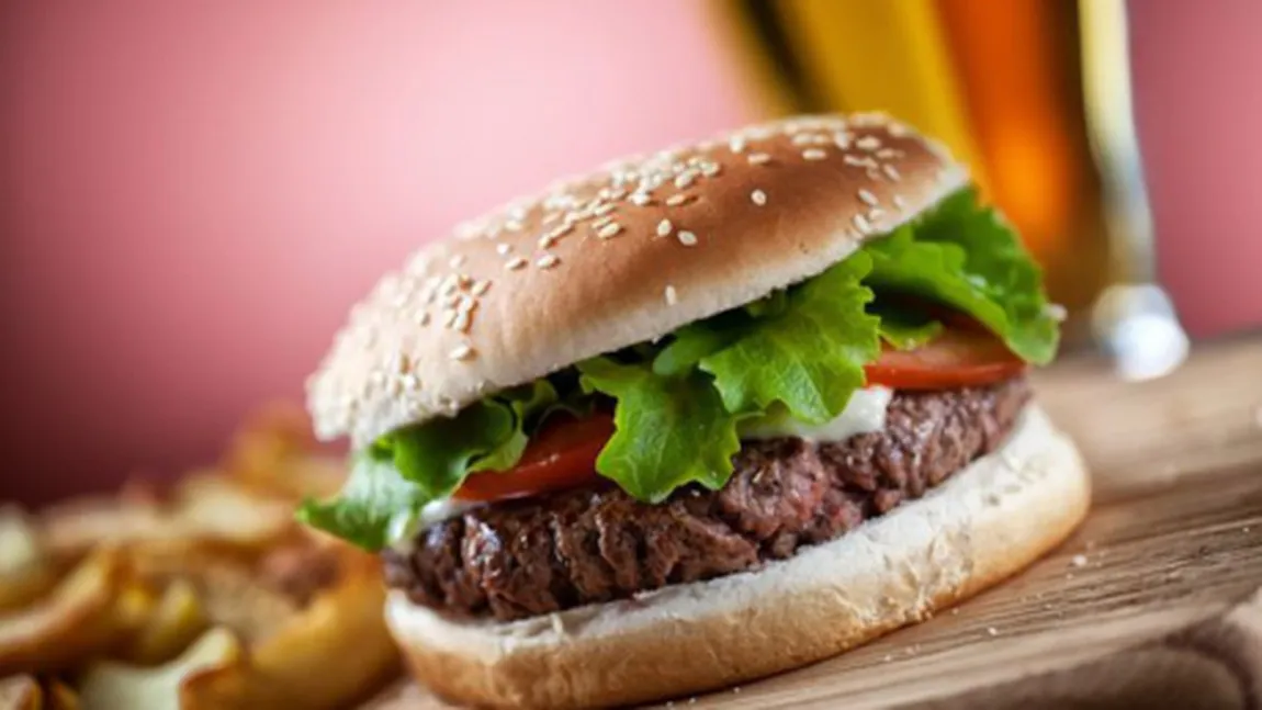 Descoperă secretul de a mânca un hamburger fără a pierde din conţinut