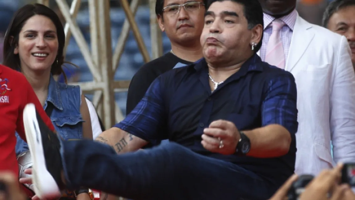 Maradona a dat LOVITURA. S-a LOGODIT cu o blondă superbă, cu 30 de ani mai tânără FOTO