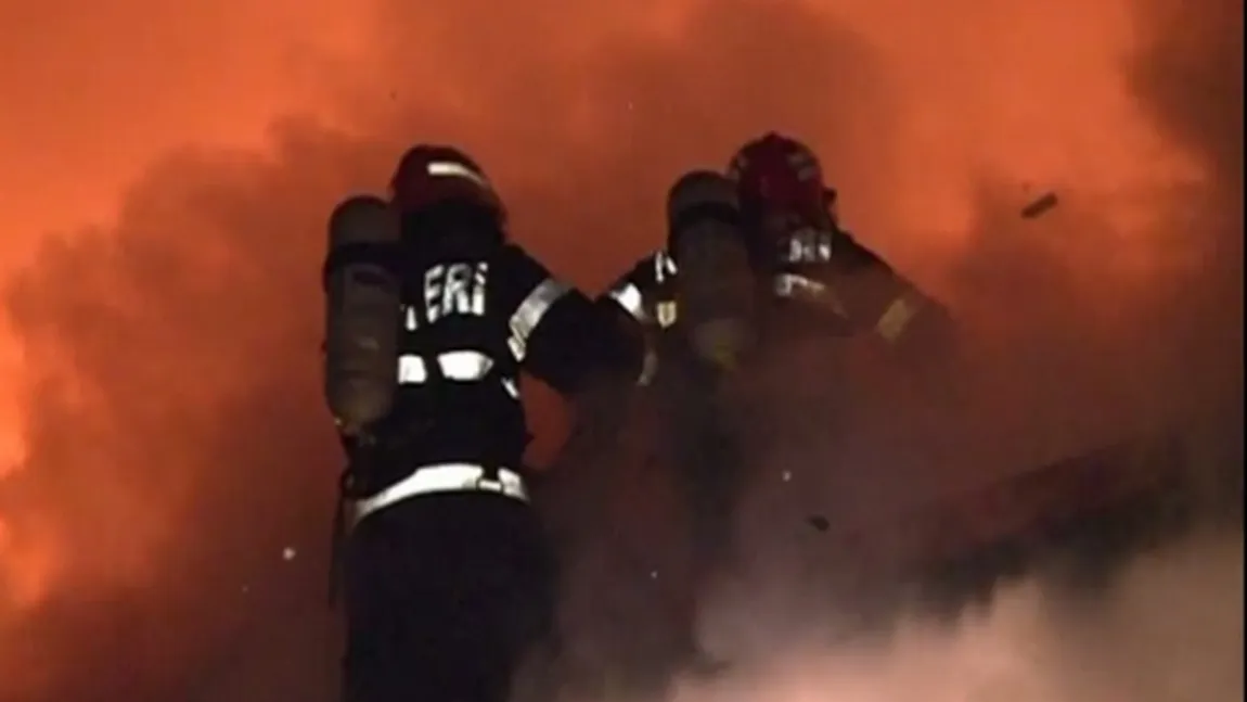 Incendiu în Centrul Vechi al Capitalei. Un restaurant de lux a ars VIDEO