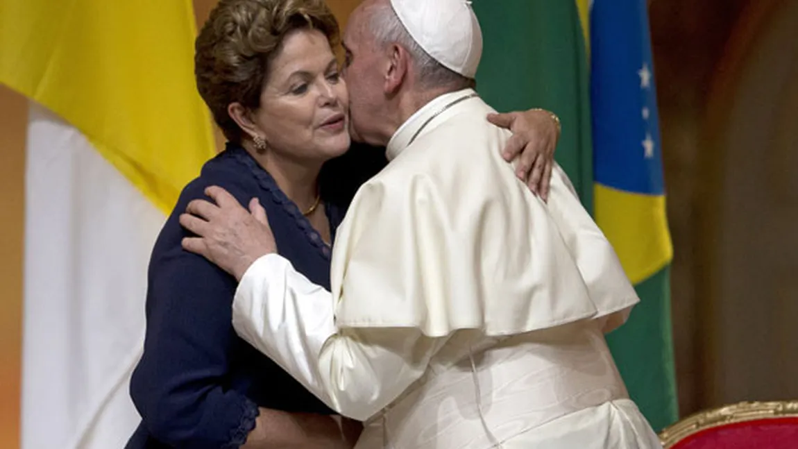 Papa Francisc a glumit cu Dilma Yousef despre fotbal şi 