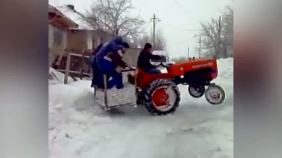 Drifturi printre nămeţi cu tractorul VIDEO
