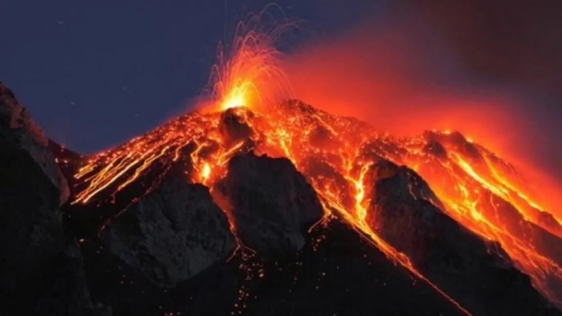 Un vulcan a erupt: cel puţin 11 morţi VIDEO