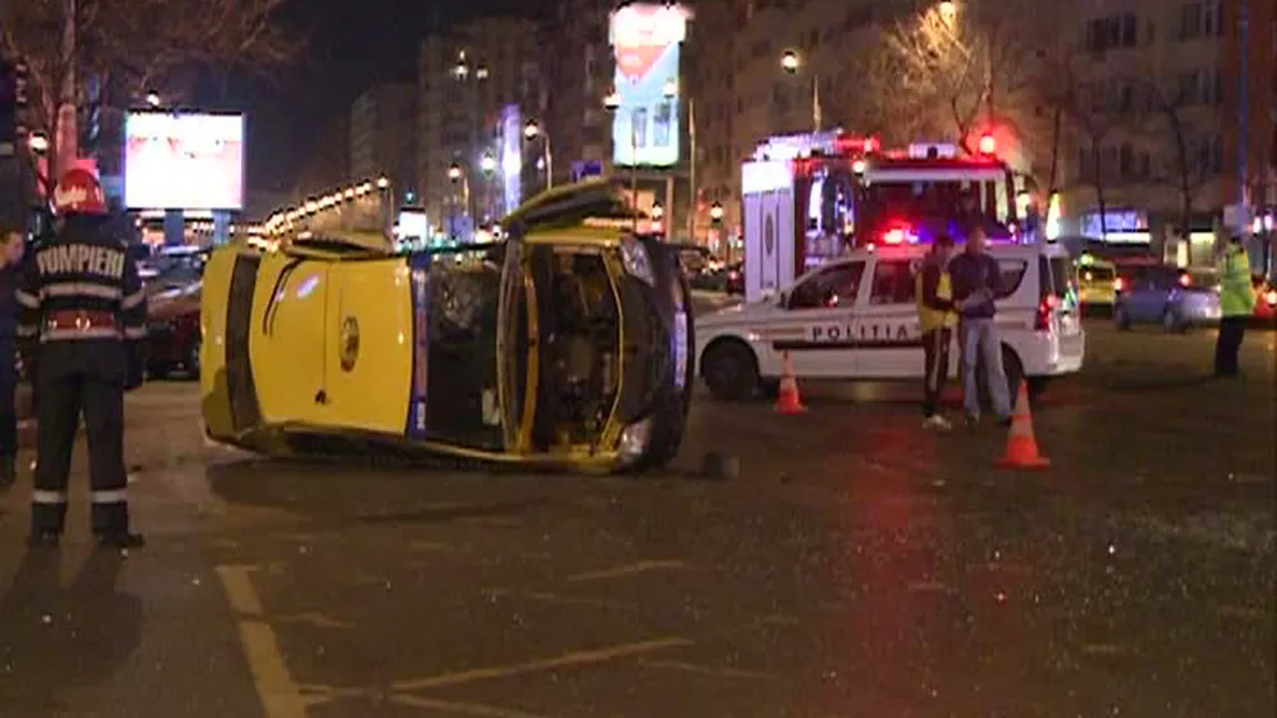 Accident grav în Bucureşti: Un taxi a fost răsturnat de o şoferiţă care a trecut pe roşu