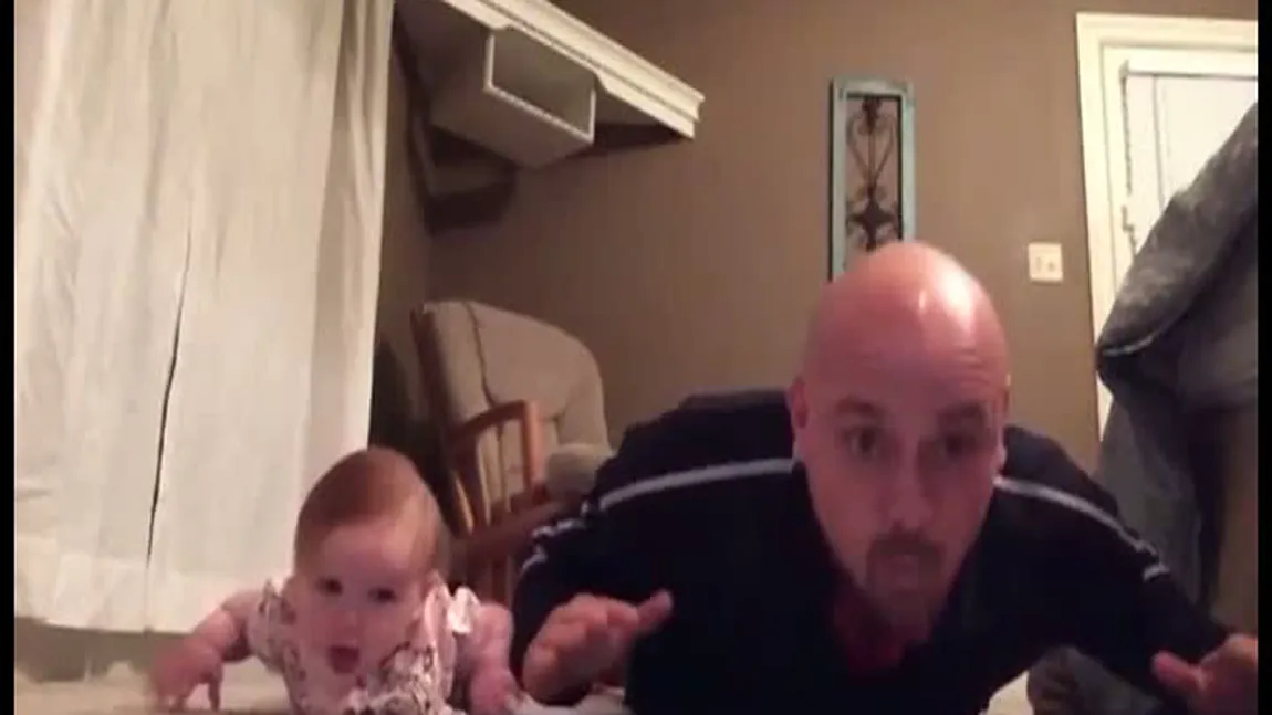 Exerciţii cu zâmbet: Clipul VIRAL prin care un tată îşi demonstrează iubirea faţă de BEBELUŞUL său VIDEO