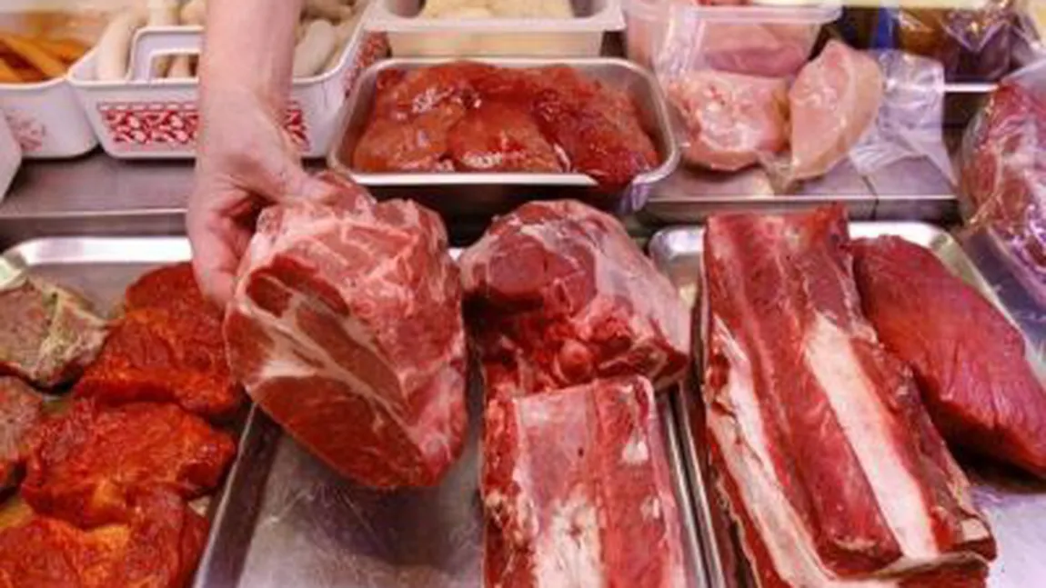 Evaziunea cu carne, o găselniţă PROFITABILĂ. Statul pierde MILIARDE din cauza MAFIEI cărnii