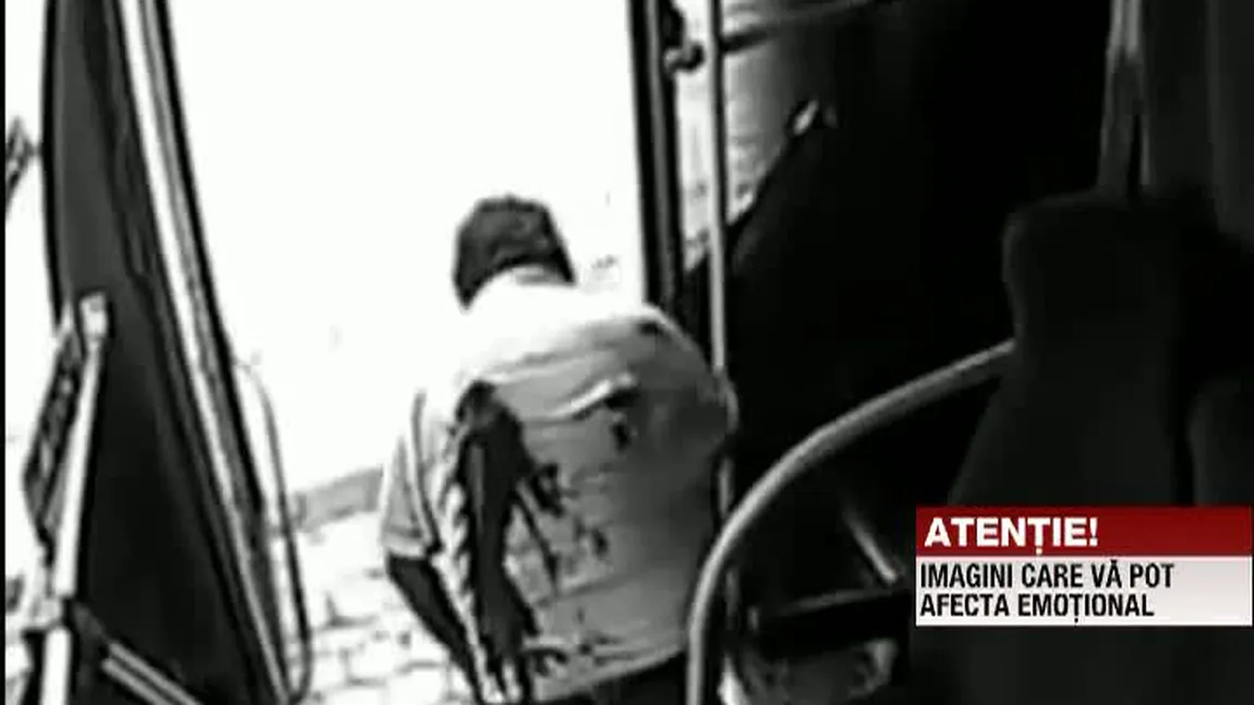 Un tată şi fiul său, ucişi de o bandă de hoţi în autobuzul cu care călătoreau VIDEO