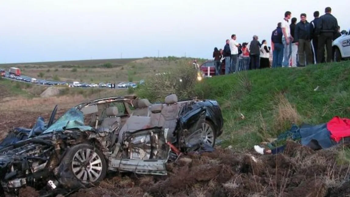 Un clan de romi a ridicat un mausoleu în curtea casei lor la şapte ani de la un accident fatal