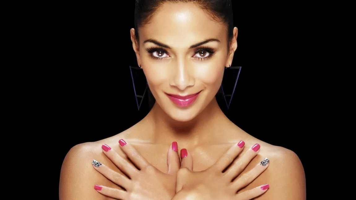 Nicole Scherzinger şi prietenele sale, pe o plajă în Maldive. VISUL oricărui bărbat FOTO