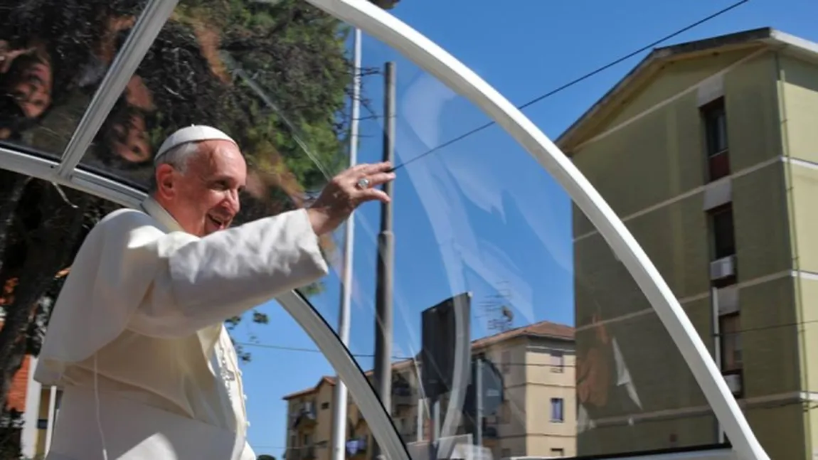 Şi papa spune prostii. Papa Francisc a adresat un cuvânt VULGAR mulţimii de la Vatican VIDEO
