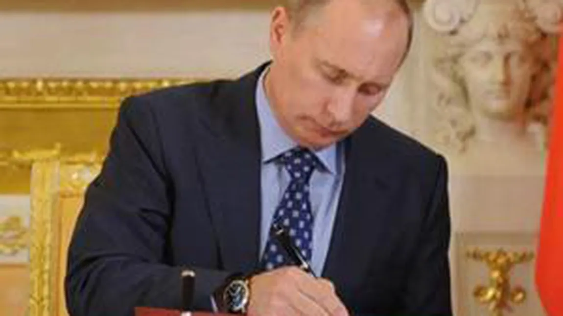 REFERENDUM CRIMEEA: Vladimir Putin a semnat DECRETUL prin care recunoaşte INDEPENDENŢA Crimeei