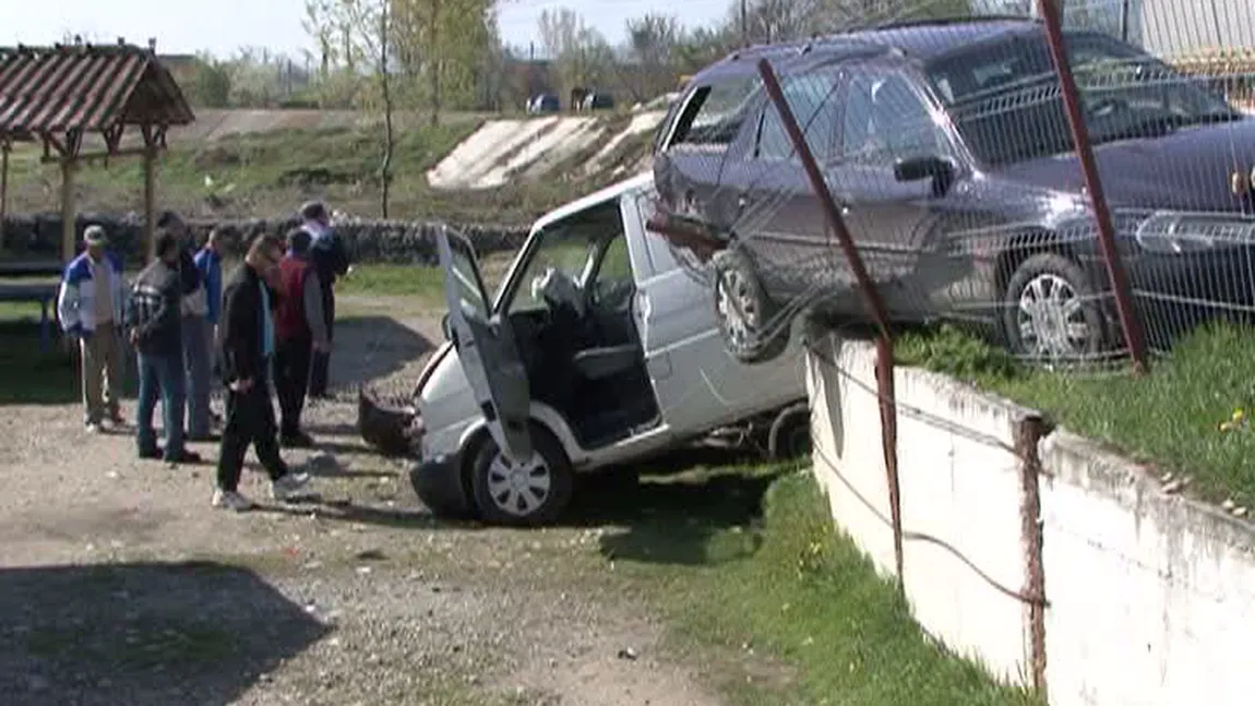 Accident grav, cu patru maşini, din cauza vremii. Traficul e blocat între Ploieşti şi Mizil