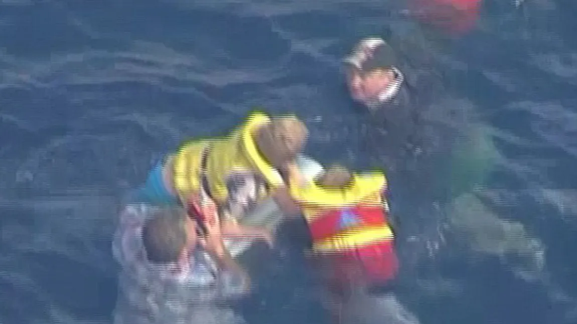 Operaţiune dramatică de salvare: Un marinar care participa la o cursă în jurul lumii a căzut peste bord VIDEO