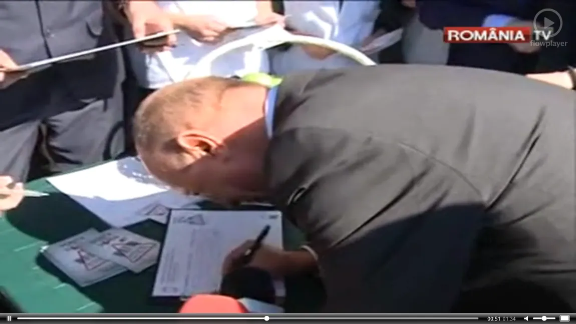 FALSURI PENALE în petiţia contra accizei, semnată de Băsescu. Vezi câţi MORŢI au 