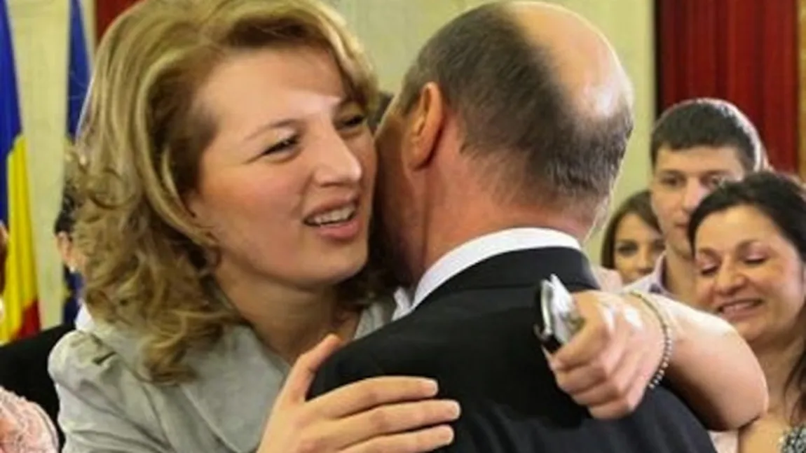 Imagini ULUITOARE cu Ioana Băsescu la doar o lună de la naştere! Vezi cum arată fata cea mare a preşedintelui