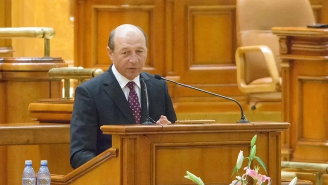 Traian Băsescu cere Parlamentului să respingă introducerea accizei pe carburanţi