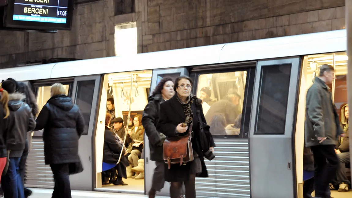 Zece tipuri de oameni pe care îi întâlnim la metrou. Tu ai dat peste PITIPOANCĂ şi COCALAR?