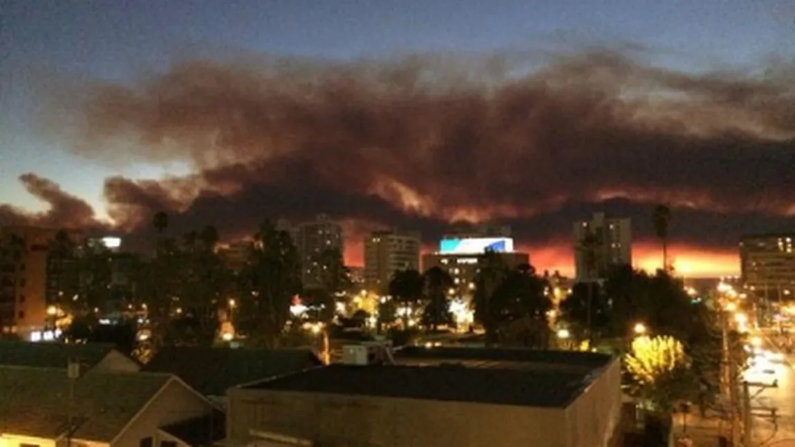 Incendiu DEVASTATOR, care a cuprins 12 cartiere. 500 de case au ars în Valparaiso. Patru morţi FOTO