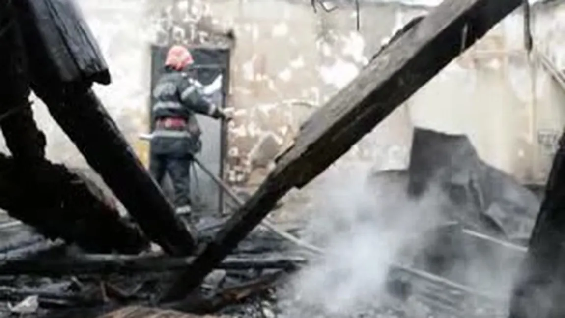 Incendiu DEVASTATOR în Suceava. Clădirea unui fost SANATORIU a ars din temelii