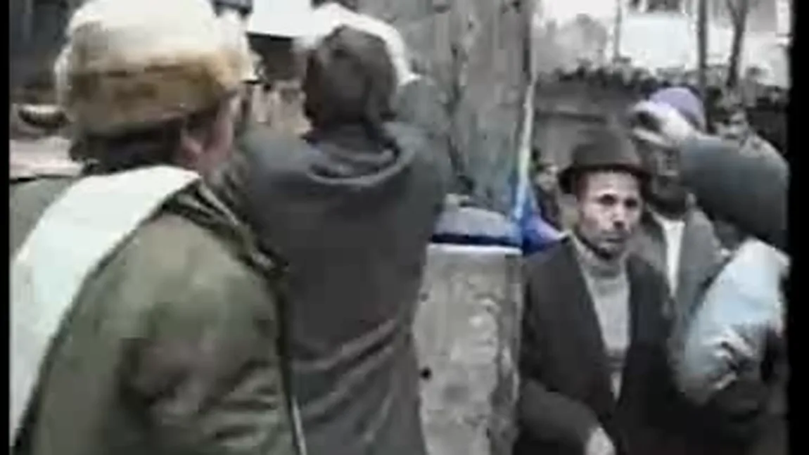 IMAGINI SPECTACULOASE. Cu ce au plecat revoluţionarii din casa Zoei Ceauşescu VIDEO