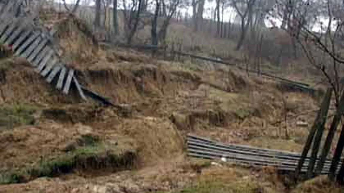 Alunecări de teren în două localităţi miniere din Vâlcea