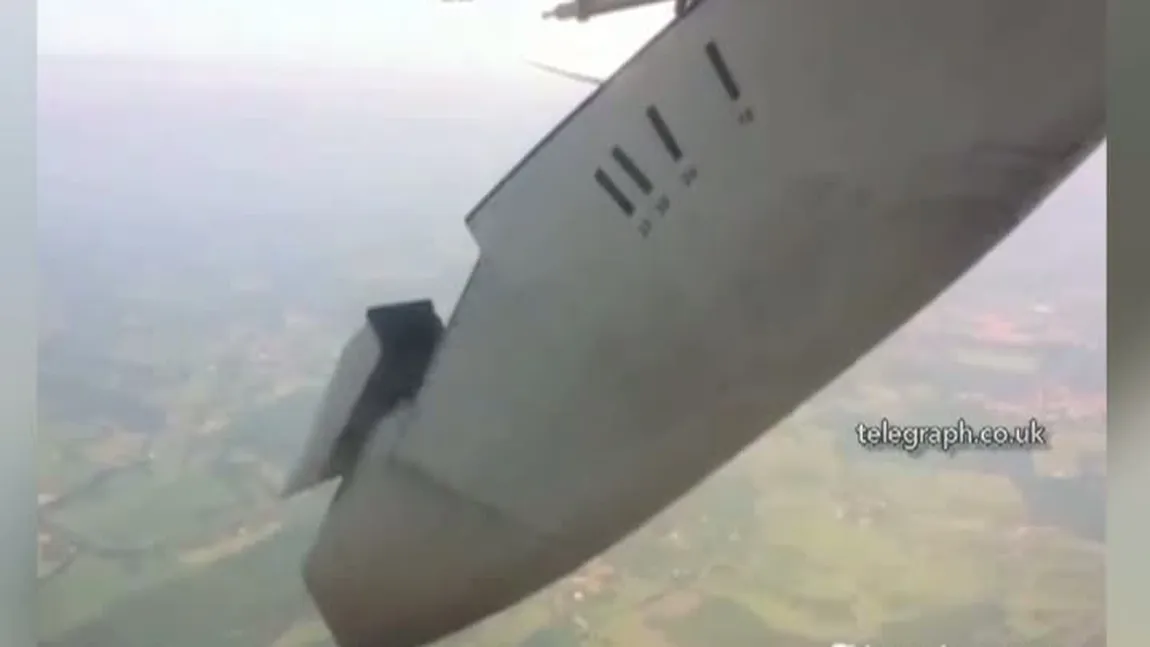 Panică la bordul unui avion: O aripă a aeronavei s-a rupt în timpul zborului VIDEO