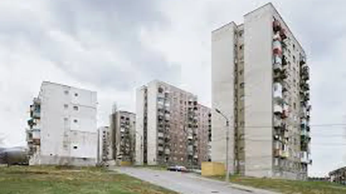 Un copil de 11 ani s-a aruncat de pe un bloc de 10 etaje