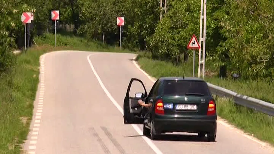 Fenomen BIZAR în Gorj. Maşinile urcă dealul cu motorul oprit VIDEO