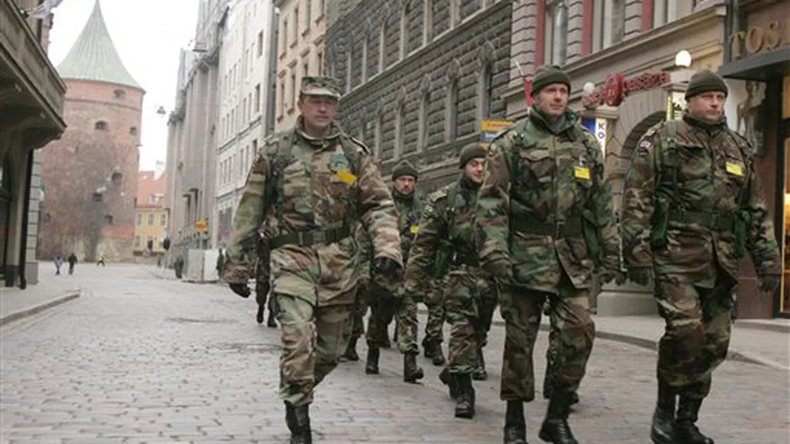 SCANDALOS: Vezi ce au făcut militarii NATO într-un oraş din Letonia