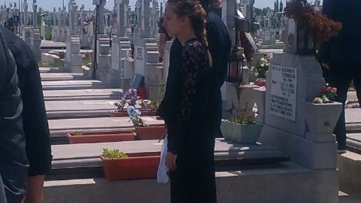Dana Rogoz, devastată de durere la înmormântarea tatălui. Ce mesaj impresionant i-a scris acestuia pe coroană