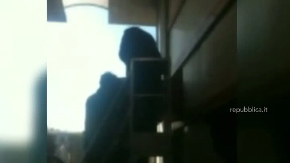 ŞOCANT: Au tăiat sicriul la înmormântare pentru că nu încăpea în criptă VIDEO