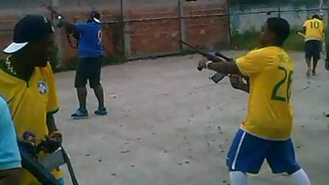 Scene ŞOCANTE în Brazilia. S-a tras cu Kalaşnikovul pe teren, în plin meci VIDEO