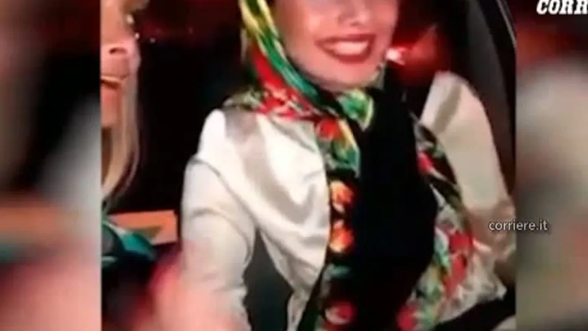 Selfie cu final dramatic: Ce au păţit două tinere care se filmau în timp ce conduceau maşina VIDEO
