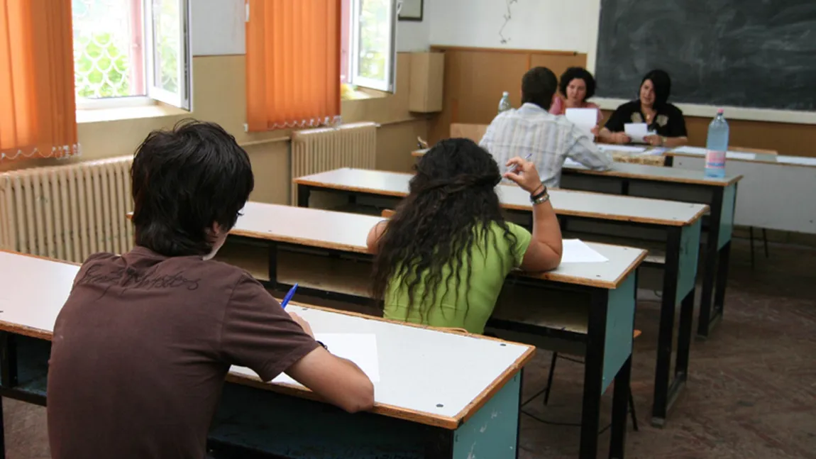 METODA BERCEA MONDIAL la Bac 2014. Un elev a mers la examen cu cameră video în papion