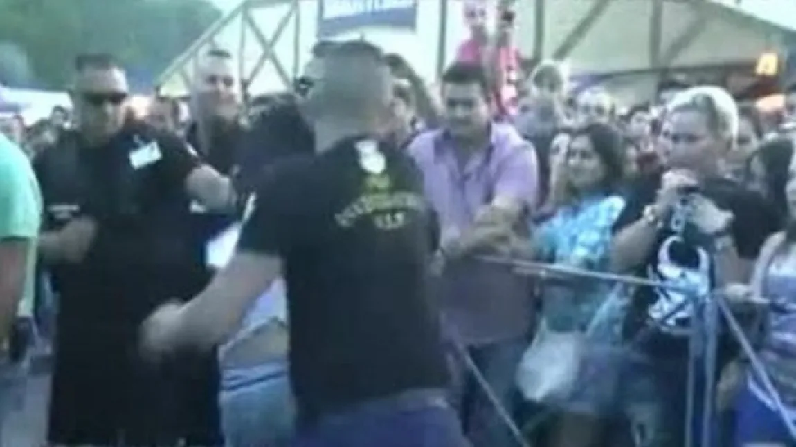 Bodyguarzii care au călcat în picioare un tânar la festivalul berii din Timişoara, audiaţi la poliţie