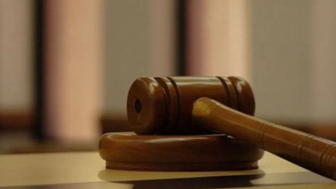 Patru judecători de la instanţe din Bihor, suspendaţi din funcţie după ce au fost trimişi în judecată