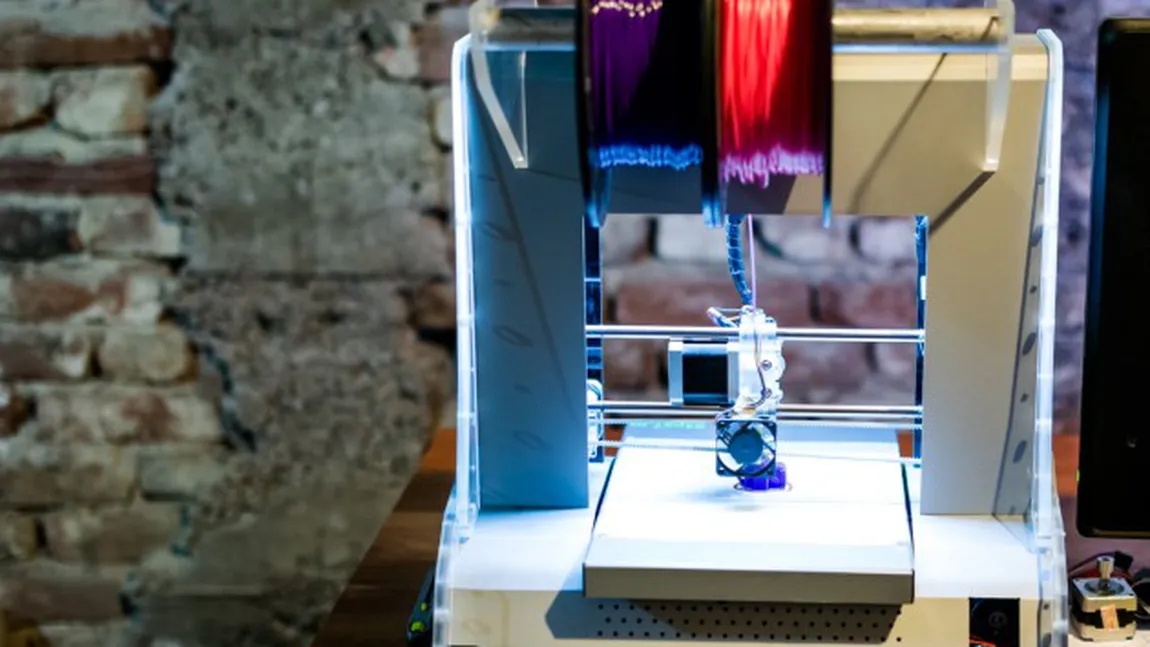 Povestea primei imprimante 3D româneşti: Construită în subsolul unui bloc din Bucureşti