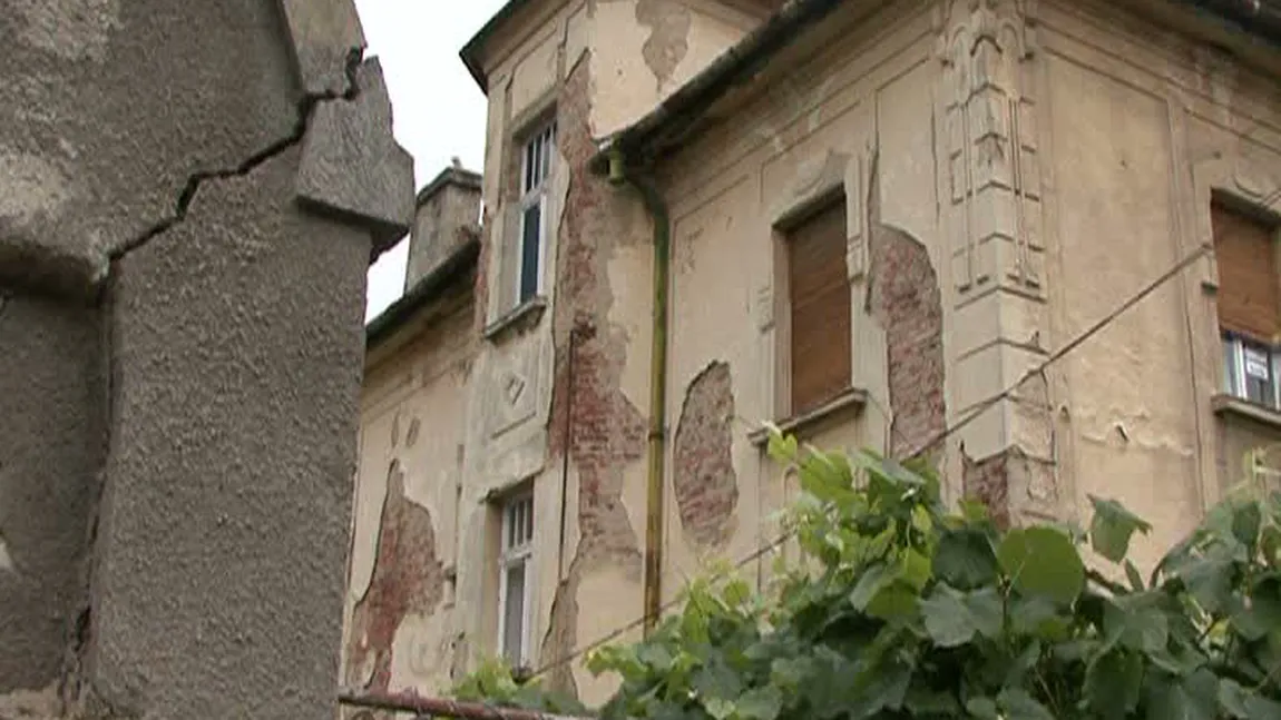 Descoperire ULUITOARE într-o casă istorică din Timişoara. Poliţiştii au rămas blocaţi când au deschis uşa