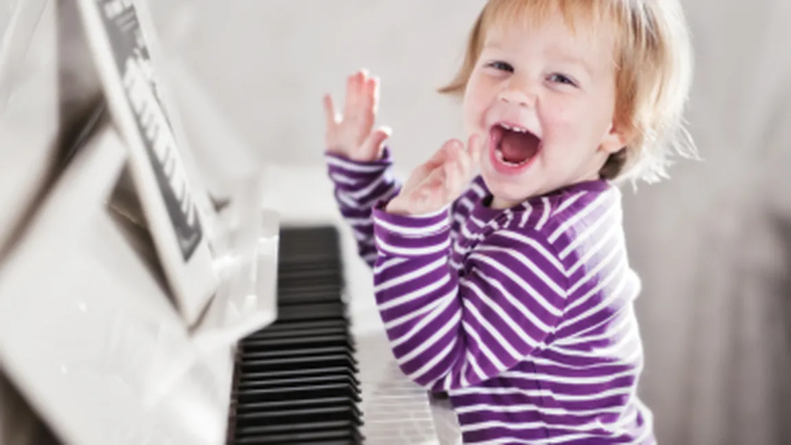 Copiii care cântă la un instrument dezvoltă capacităţi mentale superioare celorlalţi copii