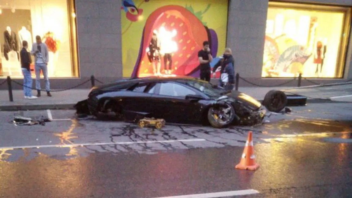 Accident grav cu un bolid de lux: Un tânăr a făcut praf un Lamborghini FOTO