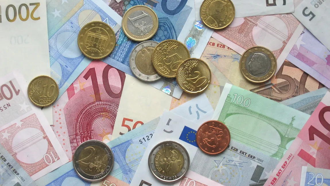 ROMÂNIA şi alte ŞASE ţări europene NU îndeplinesc CRITERIILE pentru adoptarea monedei EURO