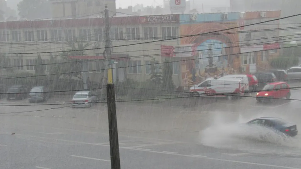 RUPERE DE NORI în Constanţa. Zeci de străzi, gospodării şi instituţii publice sunt inundate FOTO şi VIDEO