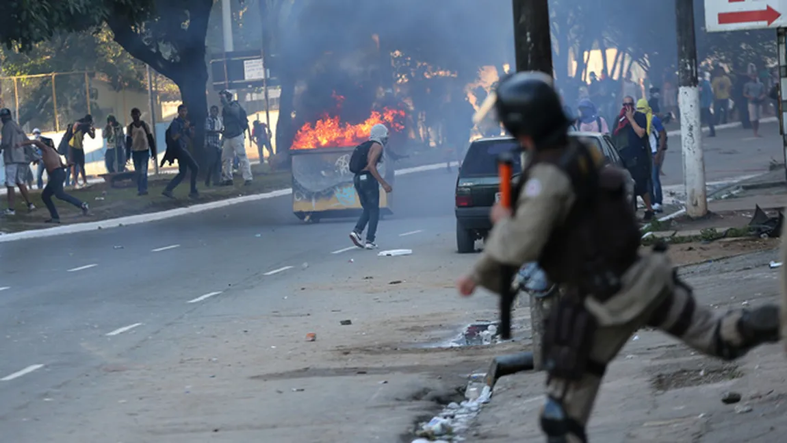 Brazilia: Poliţia dispersează cu gaze lacrimogene manifestanţii la Sao Paulo