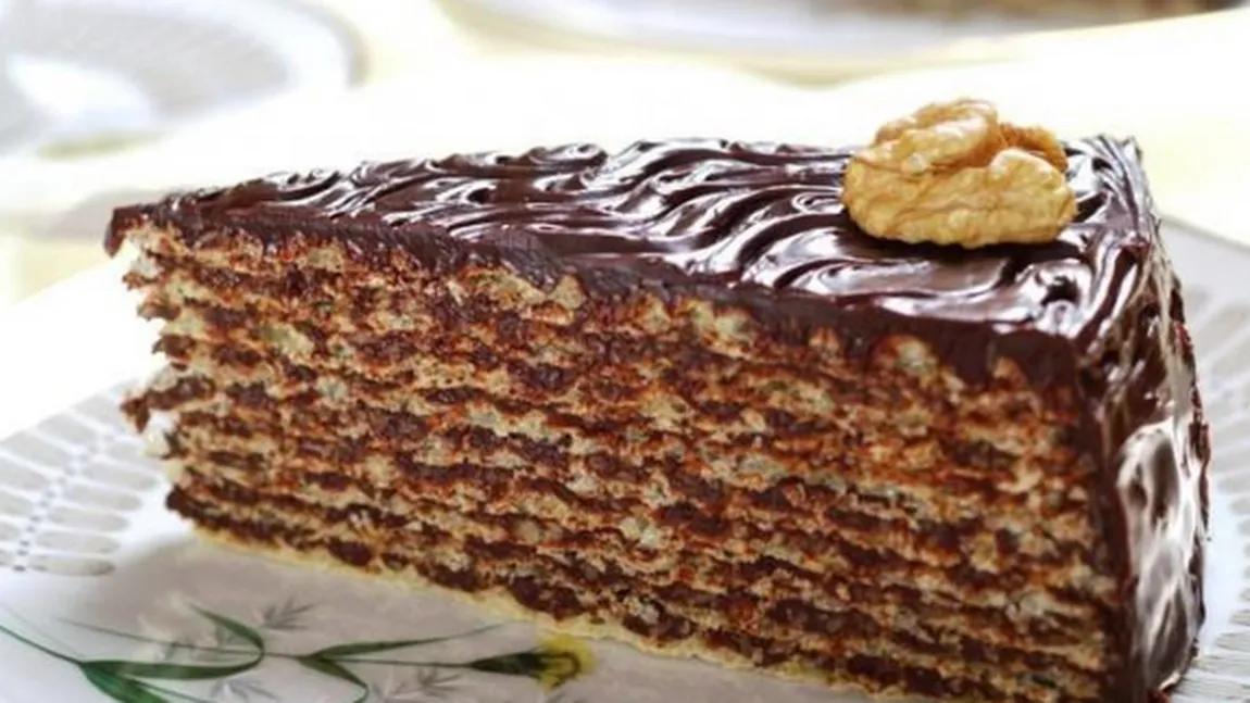 REŢETA ZILEI: Prăjitură cu foi de napolitană şi ciocolată