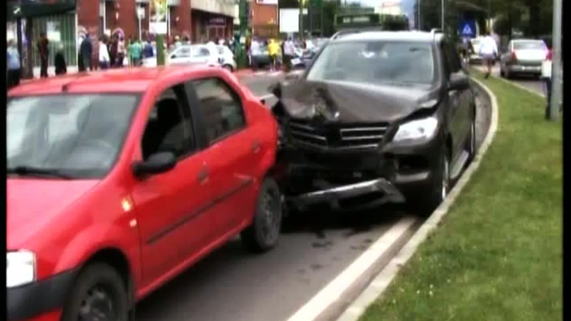 Un medic băut a lovit mai multe maşini în centrul oraşului Braşov