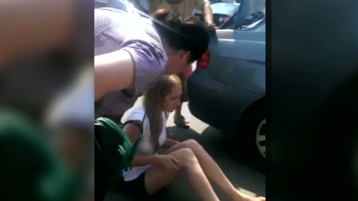 Accident uluitor: Un bărbat şi-a călcat soţia cu maşina VIDEO