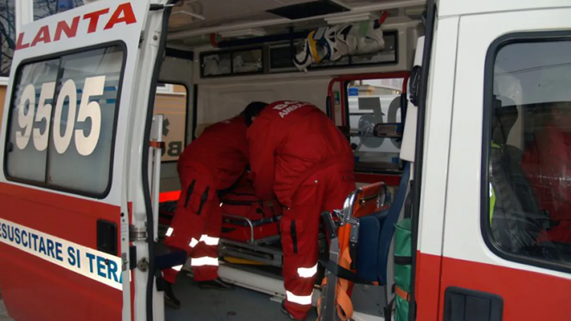 ACCIDENT pe trecerea de pietoni: Un copil a fost lovit de o ambulanţă