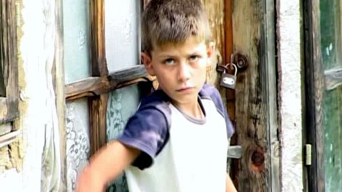 Copilul care trăia în pădure a fost salvat. Andrei este încântat de noua lui casă VIDEO