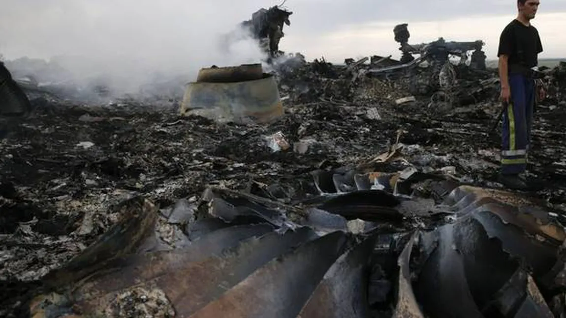 Zborul MH17: Fragmente din trupurile pasagerilor din avion SE AFLĂ ÎNCĂ la locul tragediei din Ucraina