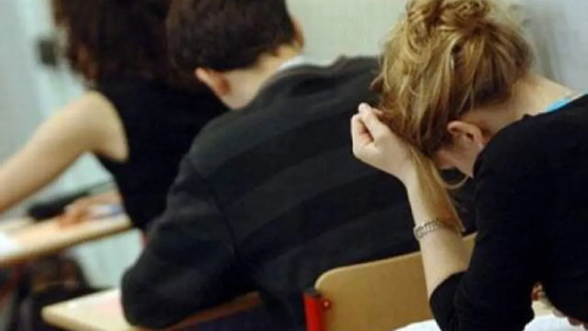 DEFINITIVAT 2014. Un profesor din Iaşi, scos din examen după ce a încercat să COPIEZE