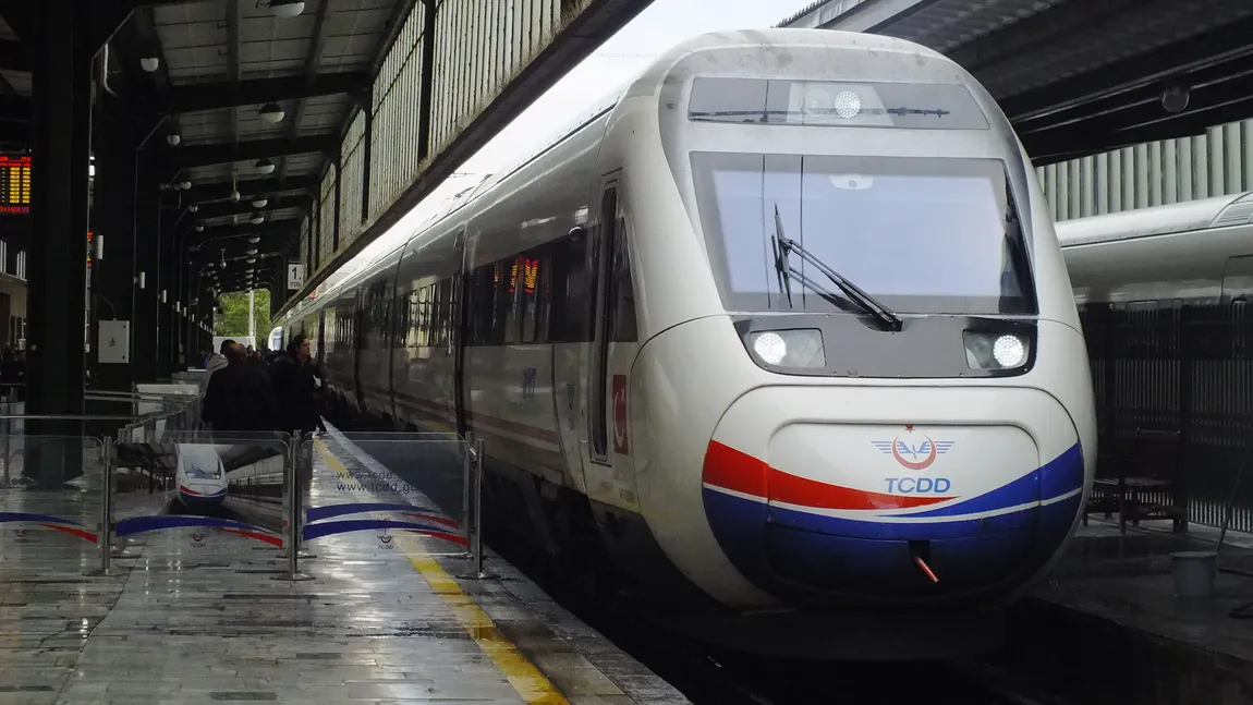 Au călcat cu stângul: Primul TGV ce leagă Istanbulul de Ankara a avut PROBLEME TEHNICE la inaugurare